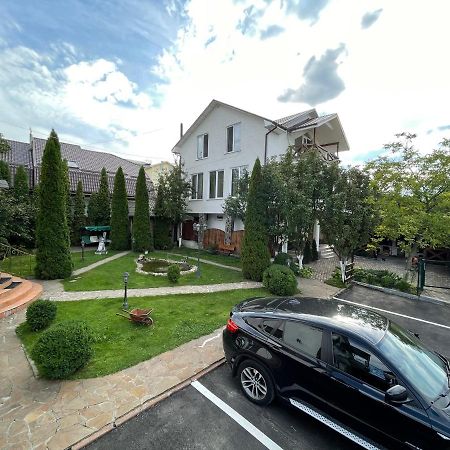 Apartments With Kitchen And Garden Kiev Dış mekan fotoğraf