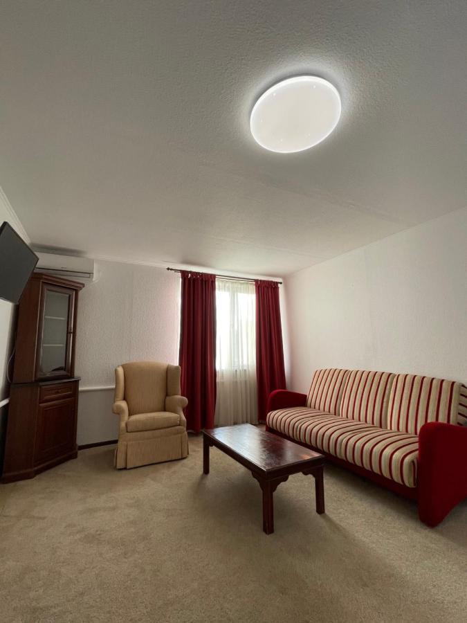Apartments With Kitchen And Garden Kiev Dış mekan fotoğraf